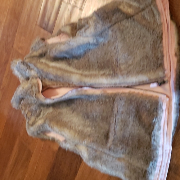 Reversible Pink and Fur Vest - Picture 5 of 5